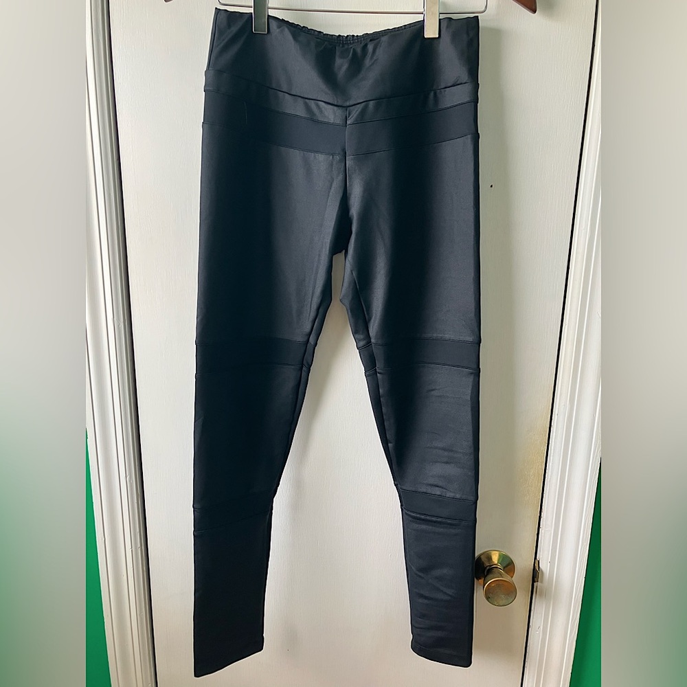 Peony Leggings in Black with Stripe Detail